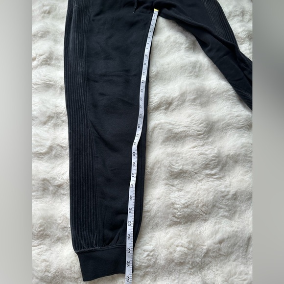 Nike Women’s Black Joggers/ Pants with Cozy Fleece Interior. - Picture 11 of 11